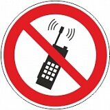 Знак P18 "Запрещается пользоваться мобильным (сотовым) телефоном или переносной рацией" 200x200 мм